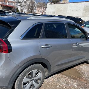 KIA NIRO LX - 9