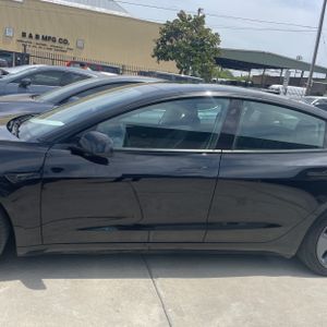 TESLA MODEL 3 BASE - 4