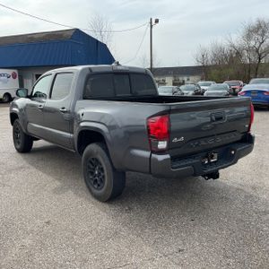 TOYOTA TACOMA SR V6 - 5