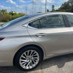 صورة 9 لـ 2019 Lexus ES 300H LUXURY