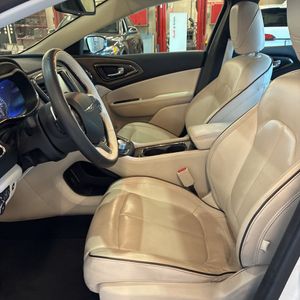 صورة مصغرة 31 لـ 2016 Chrysler 200 C