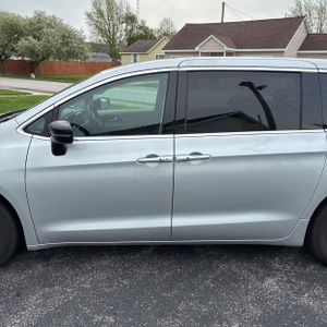 CHRYSLER PACIFICA TOURING L - 4