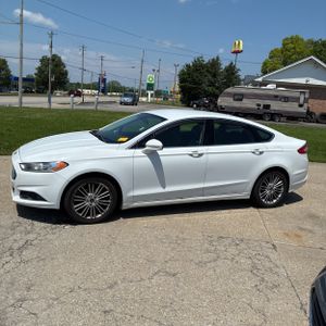 FORD FUSION SE - 3