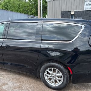 CHRYSLER PACIFICA TOURING L - 6