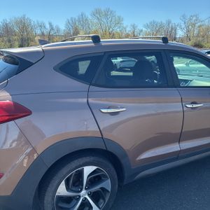 HYUNDAI TUCSON LIMITED - 9