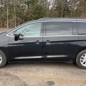 CHRYSLER PACIFICA TOURING L - 4