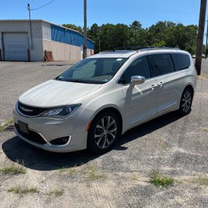 صورة 1 لـ 2017 Chrysler PACIFICA LIMITED