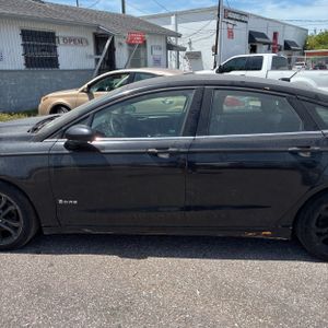 FORD FUSION HYBRID SE - 4
