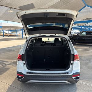 صورة 43 لـ 2024 Volkswagen TAOS SE
