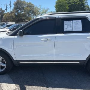 FORD EXPLORER XLT - 4