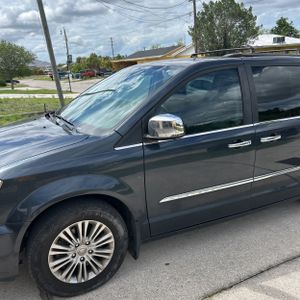 CHRYSLER TOWN & COUNTRY TOURING L - 2