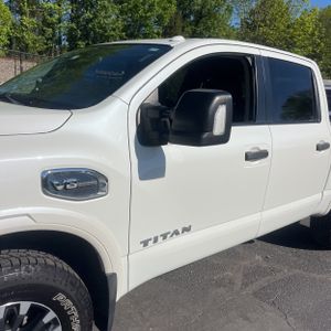 NISSAN TITAN PRO-4X - 2