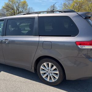 TOYOTA SIENNA - 6
