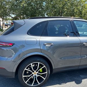 2019 Porsche CAYENNE E-HYBRID — фото 9