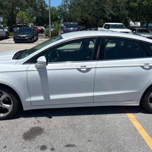 FORD FUSION SE - 4