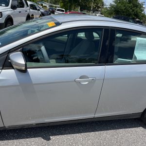 FORD FOCUS SE - 4