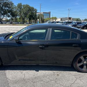 2014 Dodge CHARGER SXT photo 4