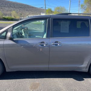 TOYOTA SIENNA - 4