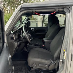 صورة مصغرة 32 لـ 2020 JEEP GLADIATOR SPORT