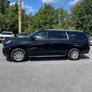 2024 Chevrolet SUBURBAN LT photo 3