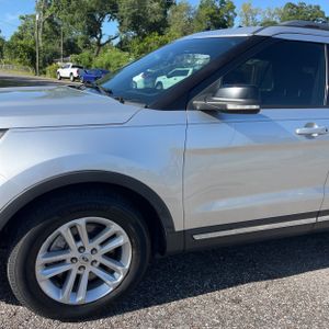 FORD EXPLORER XLT - 2