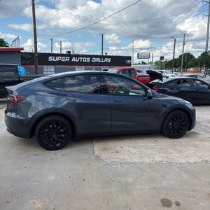 TESLA MODEL Y LONG RANGE - 10