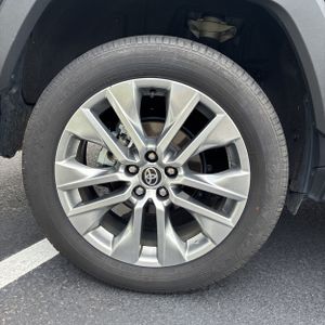 صورة مصغرة 19 لـ 2025 Toyota RAV4 XLE PREMIUM