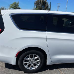 CHRYSLER VOYAGER LX - 9