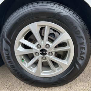 صورة مصغرة 18 لـ 2023 KIA CARNIVAL LX