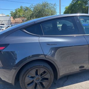 TESLA MODEL Y LONG RANGE - 9