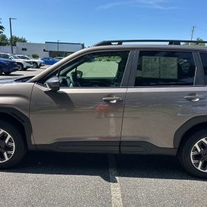 2025 Subaru FORESTER PREMIUM 照片 4