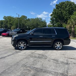 CADILLAC ESCALADE LUXURY - 3