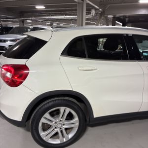 MERCEDES-BENZ GLA - 9