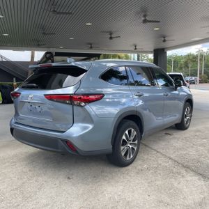 2022 Toyota HIGHLANDER XLE photo 7