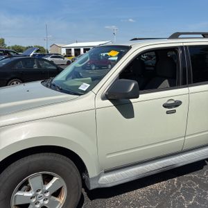 2009 FORD ESCAPE XLT photo 2