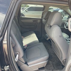 2017 Chevrolet TRAVERSE LS — миниатюра 35
