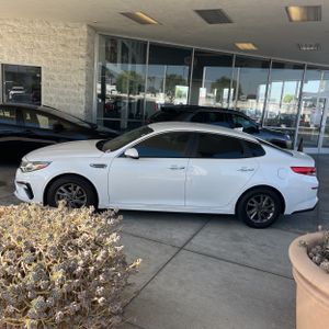 2020 KIA OPTIMA LX — фото 3