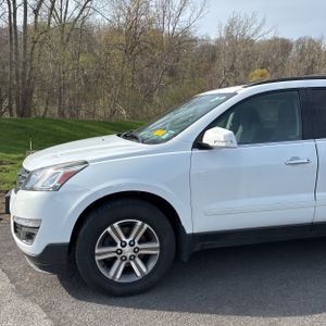 CHEVROLET TRAVERSE LT - 2