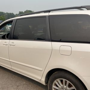 صورة 6 لـ 2010 Toyota SIENNA XLE