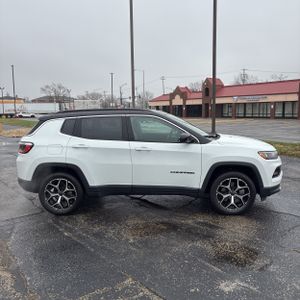 JEEP COMPASS LIMITED 4X4 - 10