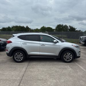 HYUNDAI TUCSON SE - 10