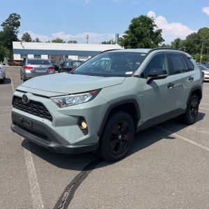 2021 Toyota RAV4 XLE — фото 1