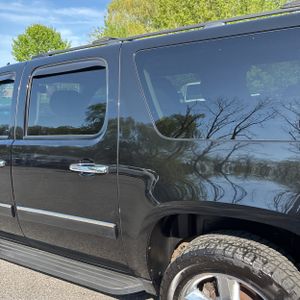 CHEVROLET SUBURBAN LS - 6