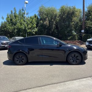 صورة 10 لـ 2024 Tesla MODEL Y LONG RANGE