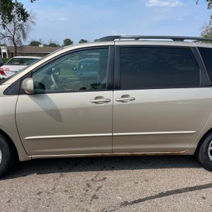 صورة 4 لـ 2005 Toyota SIENNA XLE 7 PASSENGER