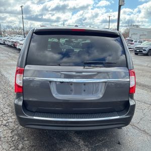 CHRYSLER TOWN AND COUNTRY TOURING - 7