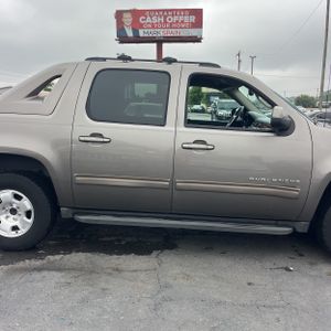 2011 Chevrolet AVALANCHE LS — миниатюра 11