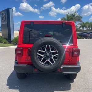 صورة 7 لـ 2025 JEEP WRANGLER SAHARA