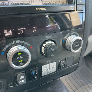 2012 Toyota SEQUOIA PLATINUM — миниатюра 55