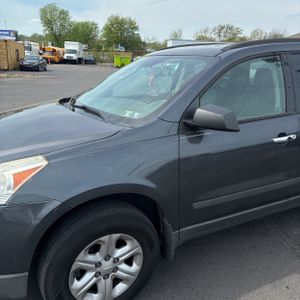 CHEVROLET TRAVERSE LS - 2